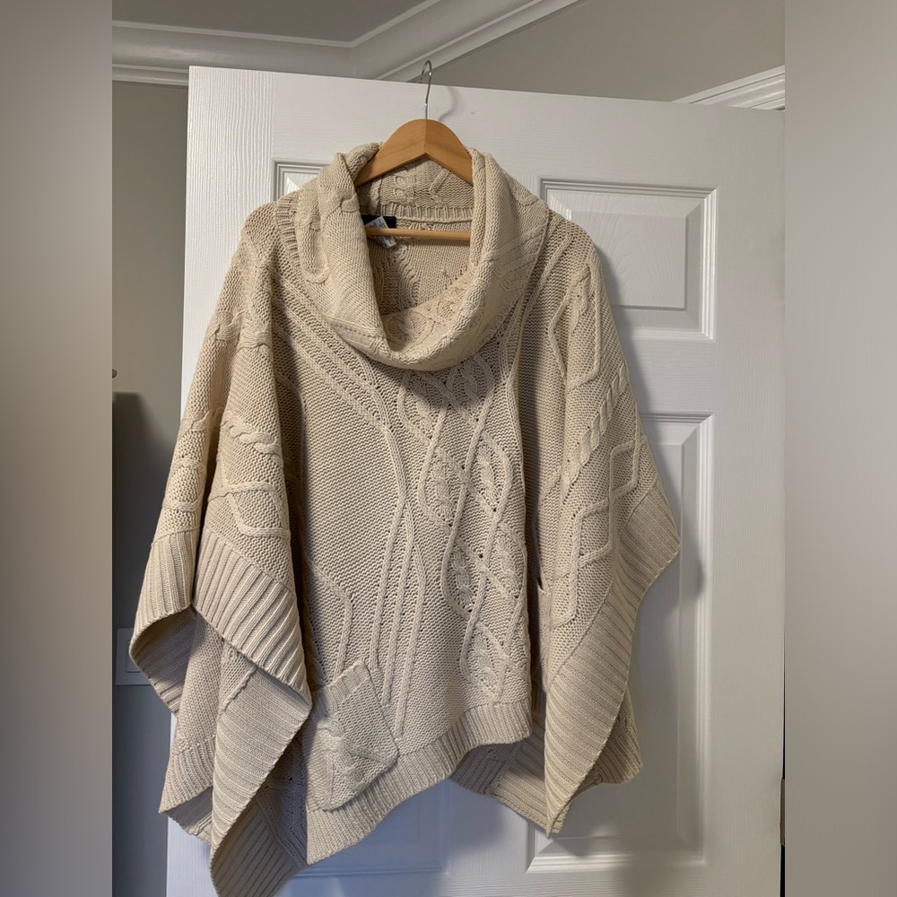BCBG poncho